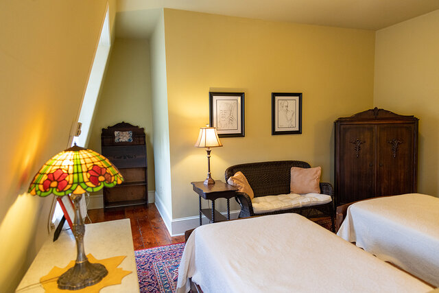 Image 3 for King Room 403