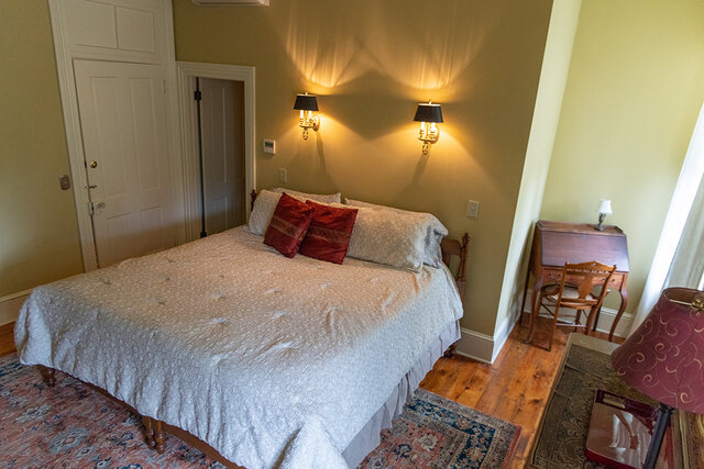Image 1 for King Room 303