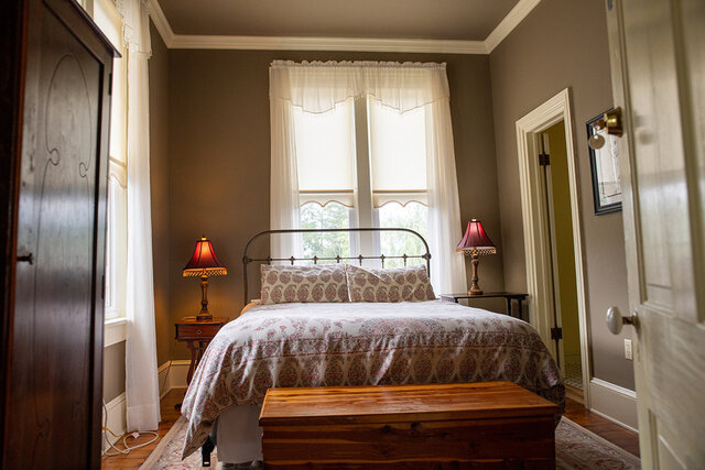 Image 2 for Queen Room 302