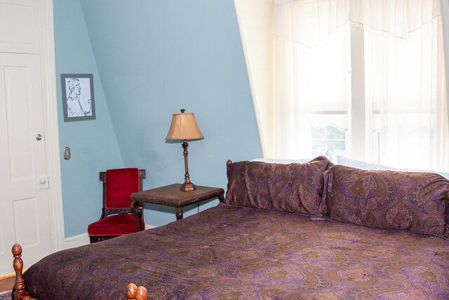 Image 2 for King Room 405