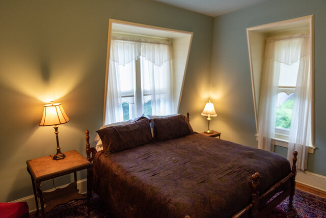 Image 3 for King Room 405