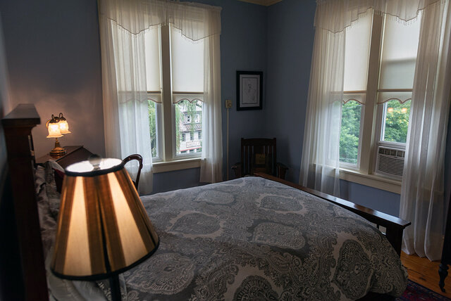 Image 2 for Queen Room 304