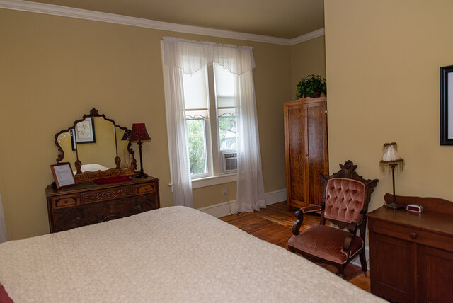 Image 2 for King Room 303