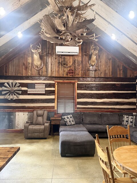 Image 9 for Captain's Cabin