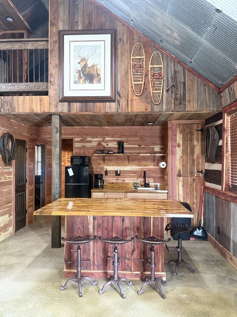 Image 2 for Captain's Cabin