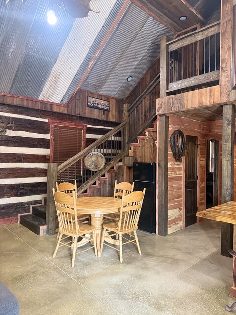 Image 3 for Captain's Cabin