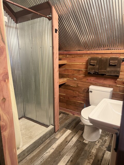 Image 5 for Captain's Cabin