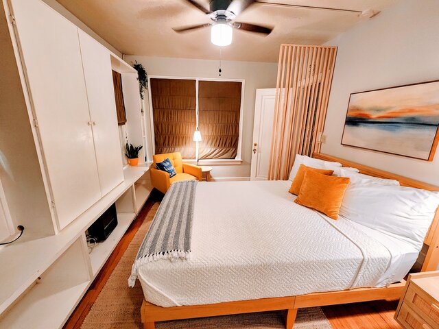 Image 3 for Queen Room, Main Floor (The Morning)