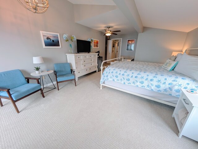 Image 6 for Lakeview Balcony w/Jacuzzi (The Study)