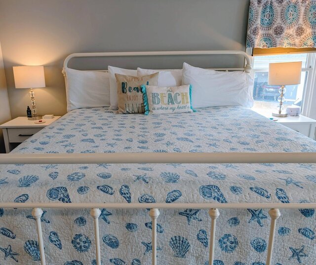 Image 2 for Lakeview Balcony w/Jacuzzi (The Study)