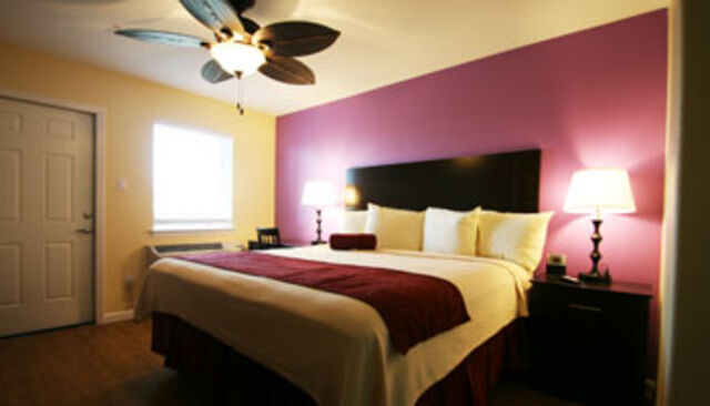 Image 4 for 416 -King Room Shower/Tub