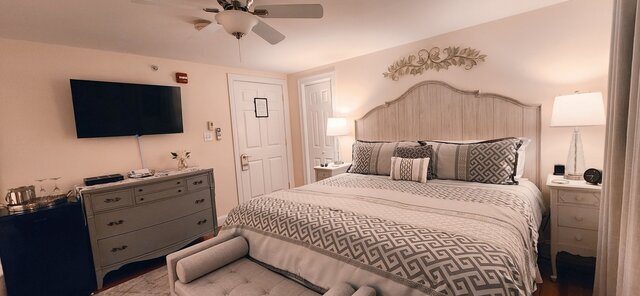 Image 3 for Perkins Cove Room