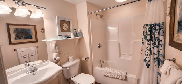 Image 7 for Perkins Cove Room