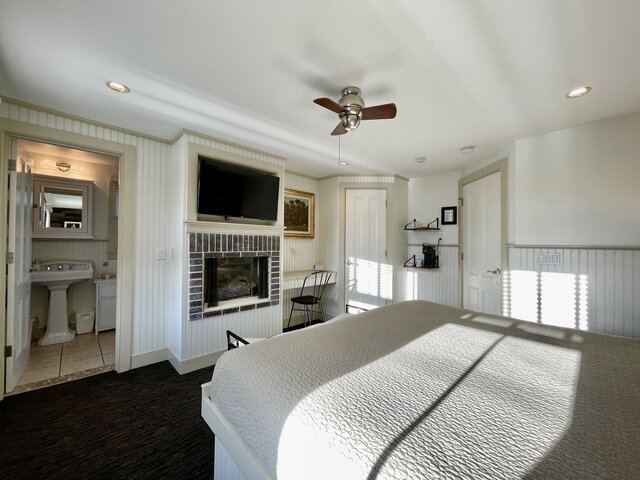 Fireplace, writing desk and bathroom entrance of the Race Point Room 