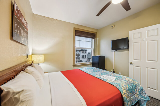 Image 2 for Room 216 – Queen