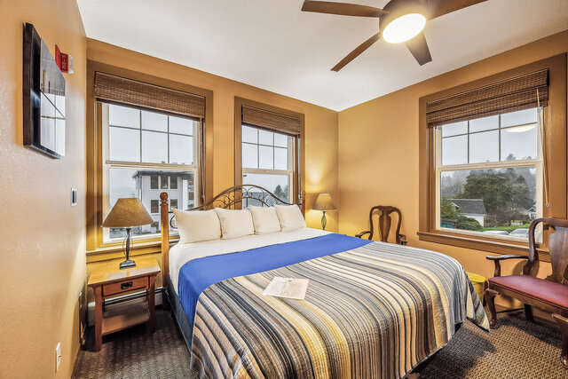Image 2 for Room 212 – King/Queen futon