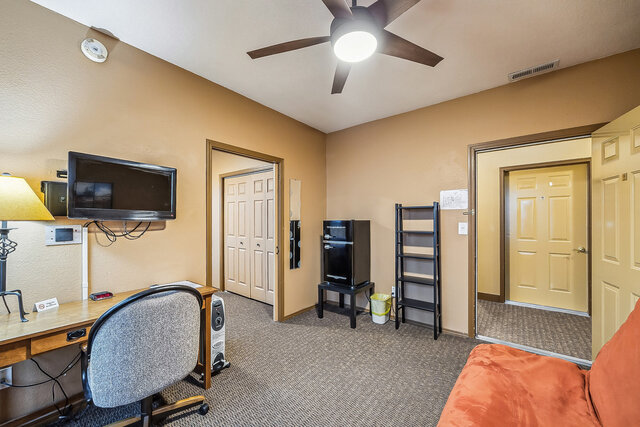 Image 7 for Room 212 – King/Queen futon