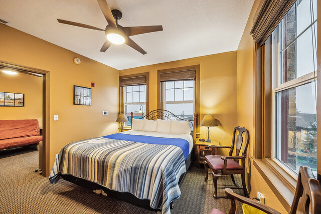 Image 4 for Room 212 – King/Queen futon