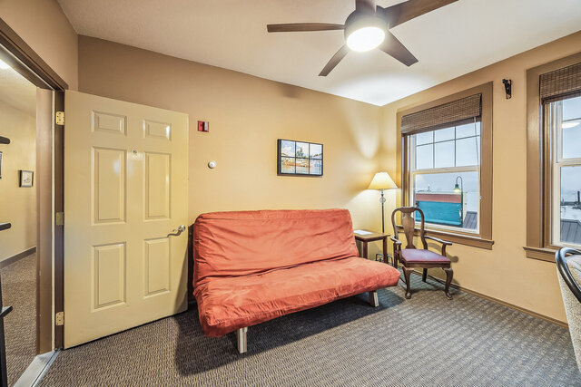 Image 9 for Room 212 – King/Queen futon