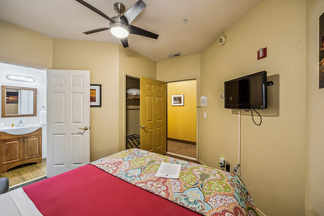 Image 2 for Room 204 – Queen