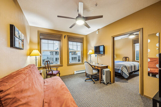 Image 1 for Room 212 – King/Queen futon