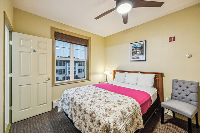 Image 5 for Room 214 – Queen