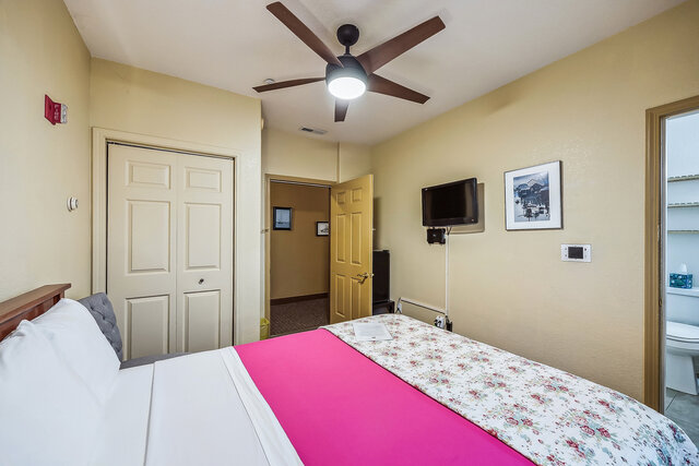 Image 3 for Room 214 – Queen