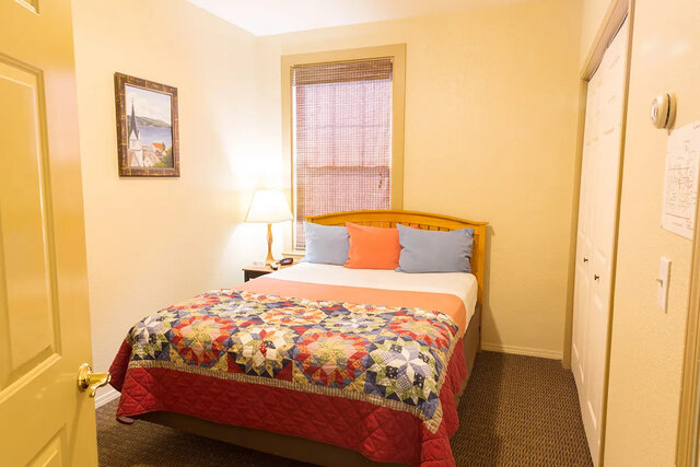Image 3 for Room 226 – Queen