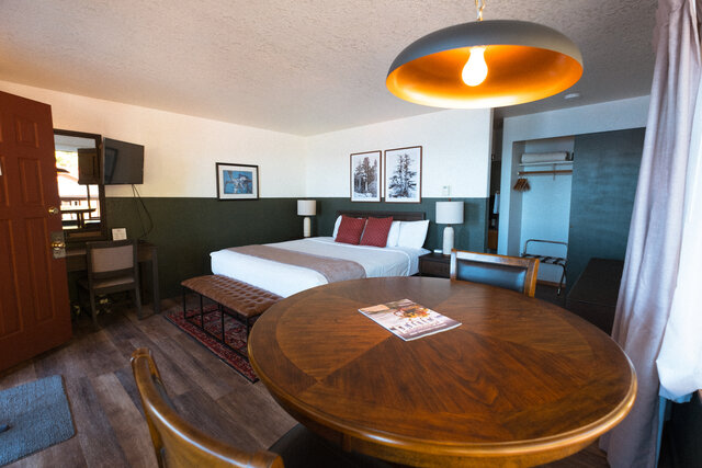 Image 1 for #02 Waterfront King (no pets)