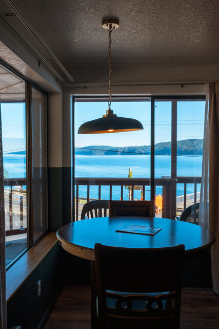 Image 2 for #01 Waterfront King (no pets)