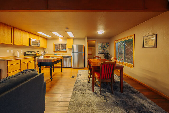 Image 7 for #20 Waterfront Two-Bedroom Cottage (no pets)