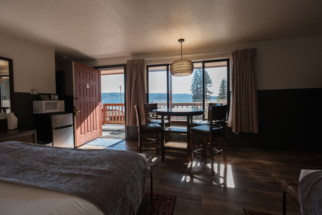 Image 6 for #09 Water View Double Queen (no pets)