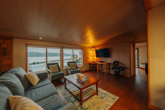 Image 6 for #20 Waterfront Two-Bedroom Cottage (no pets)