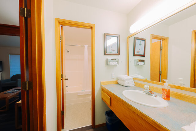 Image 4 for #17 1 Bedroom Suite/Double Queen Kitchenette (no pets)