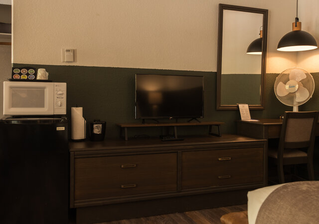 Image 8 for #06 Single Queen (no pets)