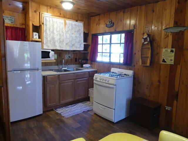 Image 3 for Trout Cabin 6