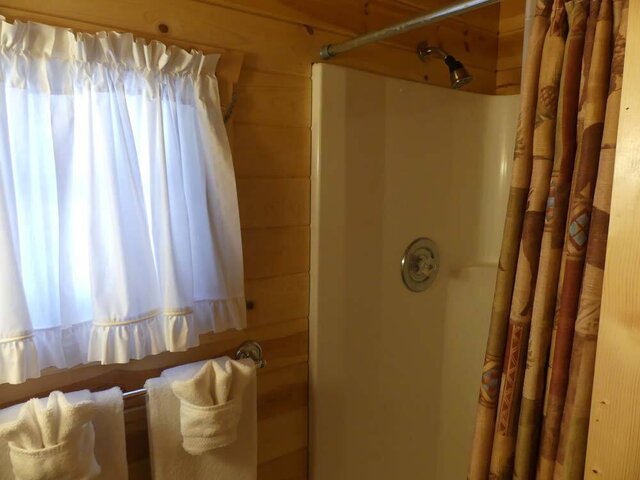 Image 9 for Raccoon Cabin 8