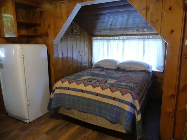 Image 10 for Raccoon Cabin 8
