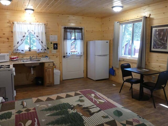 Image 4 for Wolf Cabin 33