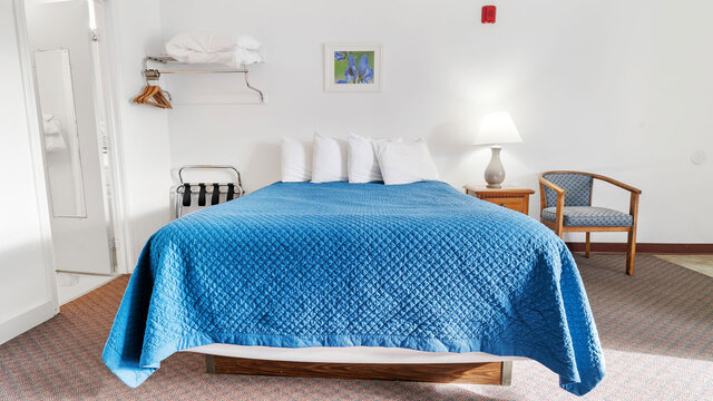 Image 2 for 11 Motel Suite-Cooktop Kitchen, QN Bed & Sleep Sofa