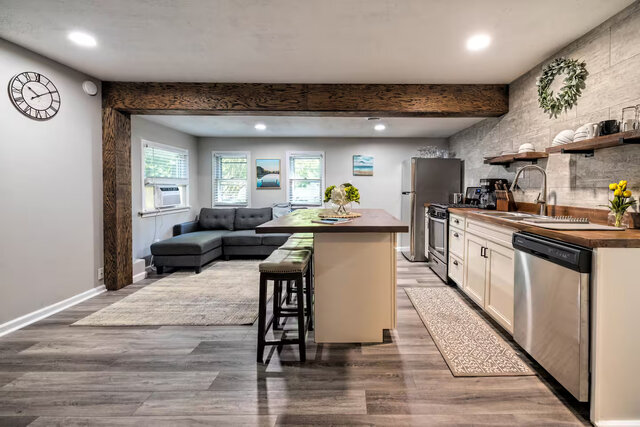 Image 2 for Lake Lure Back