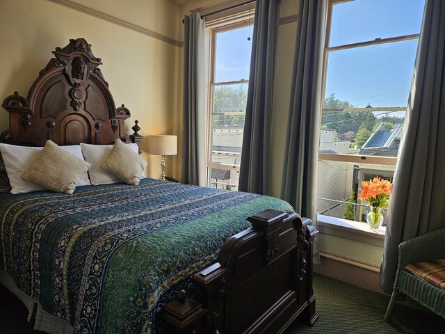 Image 7 for 05) Queen Room