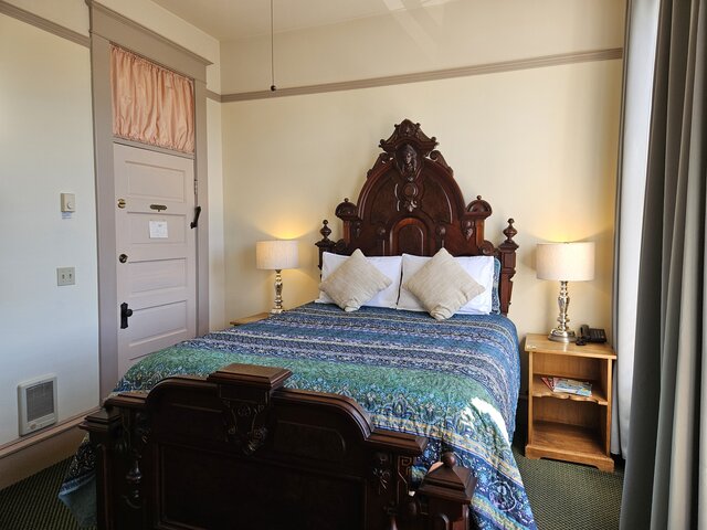 Image 5 for 05) Queen Room