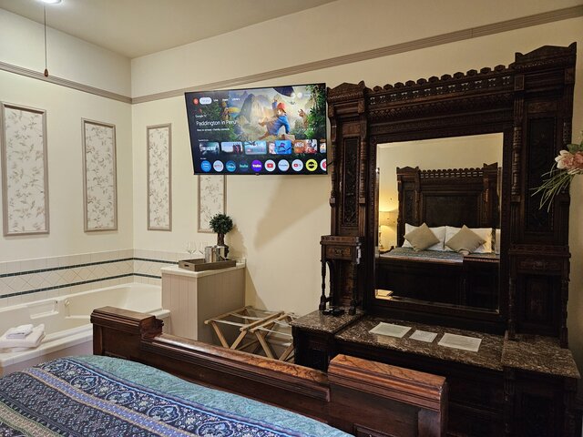 Image 2 for 02) The Suite