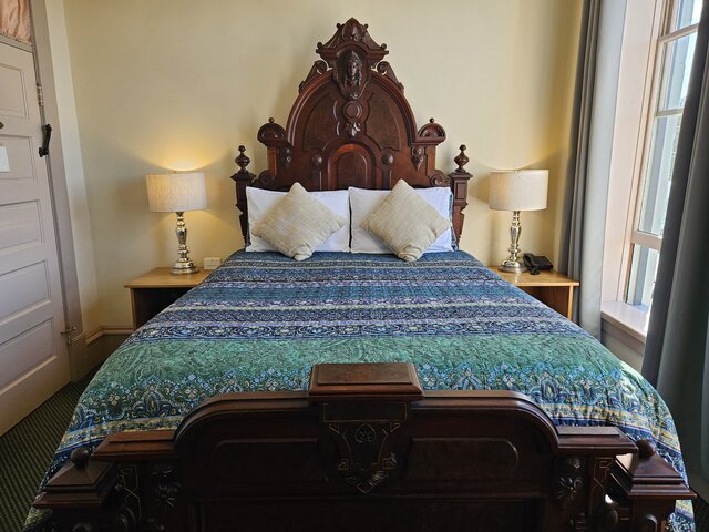 Image 1 for 05) Queen Room