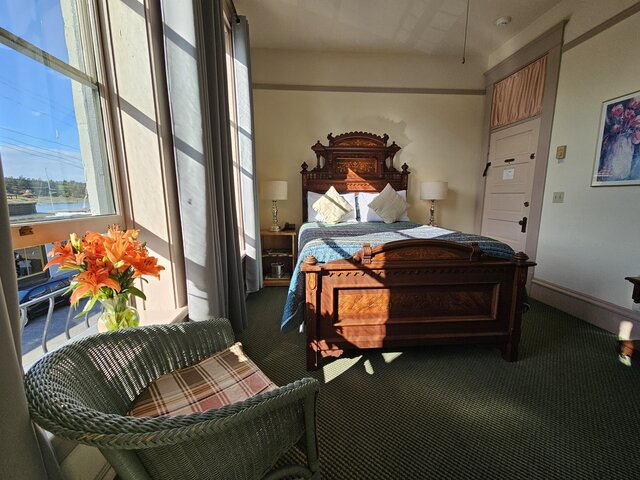 Image 1 for 04) Queen Room