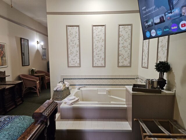 Image 6 for 02) The Suite