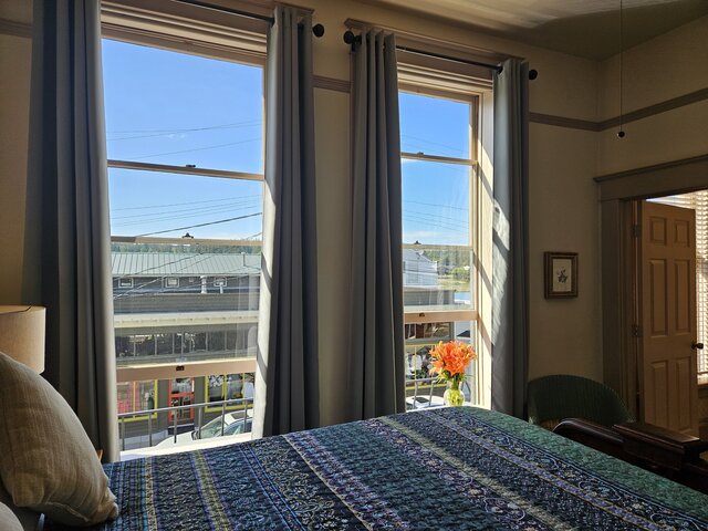 Image 6 for 05) Queen Room