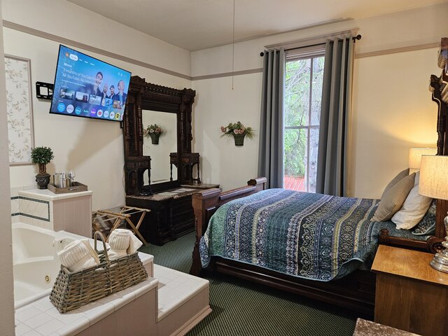 Image 1 for 02) The Suite