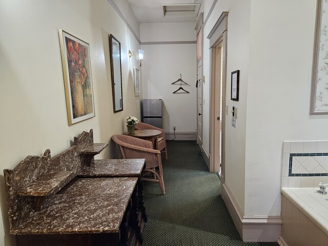 Image 11 for 02) The Suite